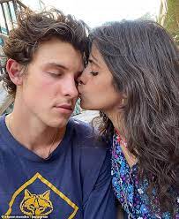 Camila cabello news, gossip, photos of camila cabello, biography, camila cabello boyfriend list camila cabello is a 24 year old cuban singer. Camila Cabello Kusst Freund Shawn Mendes Auf Die Wange Als Er In Den Sozialen Medien Die Liebe Zu Hunden Erklart Aktuelle Boulevard Nachrichten Und Fotogalerien Zu Stars Sternchen