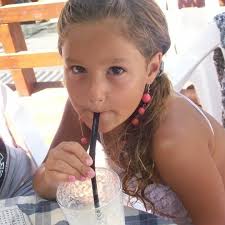 juliaa_berri Admiro tu valentía, tu fortaleza, tu inconmensurable  autoestima, tu capacidad de amar y acompañar a otros, tu forma de perdonar  tan genuina. No sé cómo te las ingenias para brillar siempre.