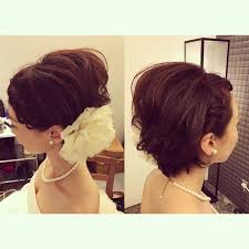 いいね 50件 コメント1件 hair make emi sakihara kobeさん sakiemu hairmake のinstagramアカウント 本日の花嫁様 ショートヘアがよくお似合いで素敵な花嫁様でした 前髪からサイドを編み込 ショートヘア 結婚式 ウェディング ヘアスタイル 披露宴 髪型