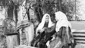 How to use emancipated woman in a sentence. Palestinian Women Embroider For Emancipation All Media Content Dw 08 03 2018