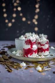 Beschwipster Eton Mess Schnelles Silvester Dessert Knusperstubchen Rezept Einfacher Nachtisch Dessert Silvester Silvester Essen Suss