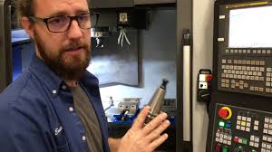 Emmagasiner les outils dans la machine