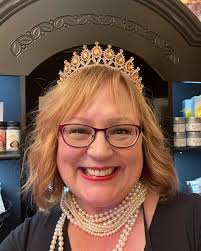 Happy Halloween!🎃 I dressed up as myself tonight, The Queen of Crunch ❤️.  Remembering and honoring the Tacoma Foodies best friend @suekiddeats . 😍