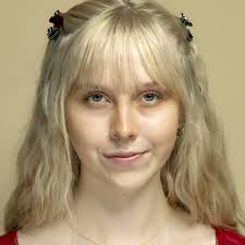 Chloe Hill's Instagram, Twitter & Facebook