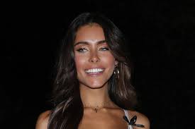 They gained the attention of justin bieber, who tweeted a link to her cover of etta james' at last to his followers. Madison Beer S Bra Set Thigh High Stockings Will Drive You Mad Footwear News