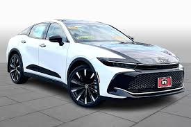 Image result for Oxygen White 2025 Crown