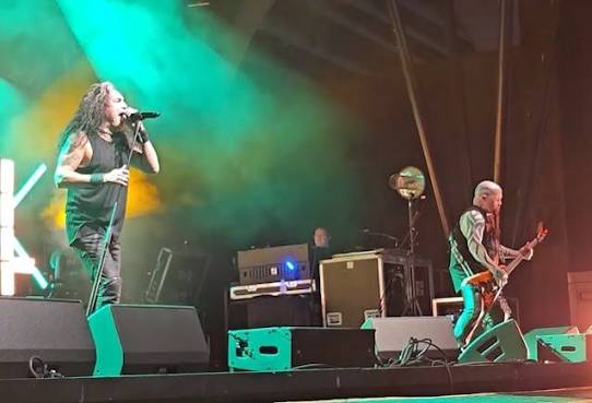 Watch: KERRY KING Returns To Live Stage For First Time In Nine Months -  BLABBERMOUTH.NET