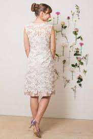 Das brautkleid in größe 40 ist für frauen zwischen 30 und 40 jahren bzw. 16 Brautkleider Fur Reife Altere Frauen Ideen Brautkleid Frau Braut