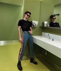 Sera zelva (in no particular order) kj apa manu rios tom holland harry raftus cole sprouse paris brosnan hayes. Look Of Manurios From 19 March 2019 21 Buttons