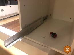 Kuchenblock Im Schienensystem Des Vw Bus T5 T6 Auf Basis Von Ikea Alex Vanclan De Vw Bus T5 Kuche Block Wohnmobil Mobel