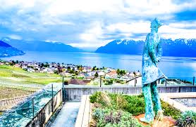 With more than 130,000 inhabitants (300,000 in the greater urban area), lausanne extends a very warm welcome to its guests. Lausanne Montreux The Swiss Riviera
