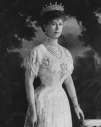 Royal style in the 1900s 👑 I've been covering the style of the royals in the first decade of the 1900s this week and have talked about their romanticism, their opulence, and