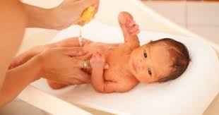 Your child is younger than 2 years of age and a fever of 100.4°f (38°c) continues for more than 1 day. Is It Ok To Bathe A Baby With A Fever Parent S Rights