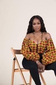 C'est sure que vous allez adorer ! Best Ankara Top Styles To Slay With Your Jeans In 2020 African Print Tops Paired With Pants African Print Tops African Print Clothing Short African Dresses