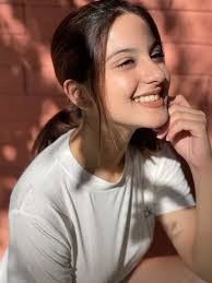 Samantha Roop's Instagram, Twitter & Facebook