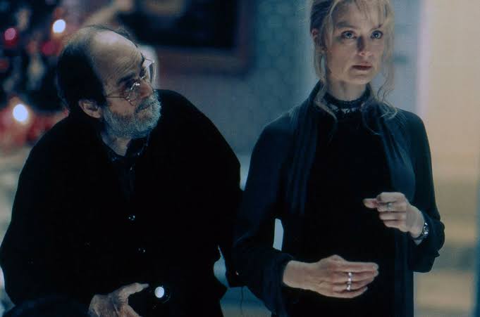 Eyes Wide Shut': A Tense, Nightmarish Exploration of Marriage and Sexuality  in Kubrick's Ultimate Film • Cinephilia & Beyond