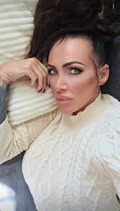 Mandy Bright's Instagram, Twitter & Facebook