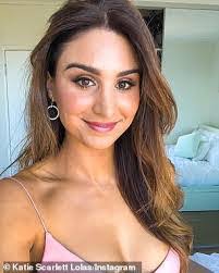 Scarlett Hendrickson's Instagram, Twitter & Facebook