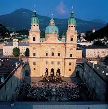 The salzburg festival brings its archive to life and presents visitors. Jedermann Salzburger Festspiele 2021 Salzburg Karten Tickets Domplatz