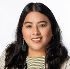 Elizabeth Amor's Instagram, Twitter & Facebook