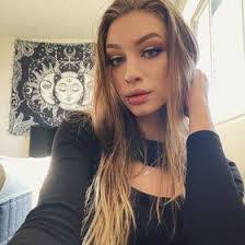 Alexa Hooper's Instagram, Twitter & Facebook