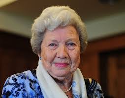 Clara Langston's Instagram, Twitter & Facebook