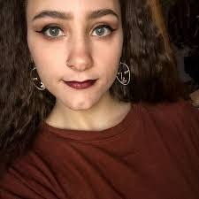 Lesley Snow's Instagram, Twitter & Facebook