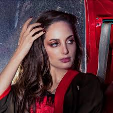 SOUND UP 💐 For all my fellow nostalgics out there… 🍃🥀 looking back to  that time I sang 'Song Of Yesterday', for my 7th Showcase at the Café  Carlyle. 🌷 Words &