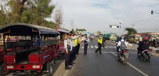 Maybe you would like to learn more about one of these? Puluhan Motor Roda 3 Di Brebes Terjaring Razia Karena Angkut Penumpang Kumparan Com
