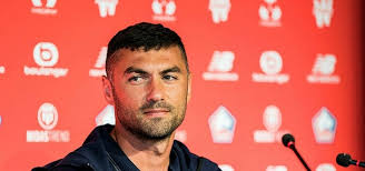 Burak yılmaz kariyerini lille'de sürdürecek. Lille Burak Yilmaz Icin Imza Toreni Duzenledi Milli Golcu Ise Transfer Surecini Anlatti