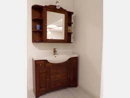 Mobile da bagno classico, usato in ottime condizioni, con lavabo incluso. Bagni Classici Sconti Del 40 50 60