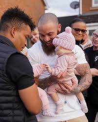 Ashley thomas cain, popularly known as ashley cain is an english former footballer and reality television personality. 8tntbbcgy0fbwm