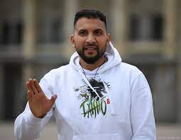 #germany #news #attila hildmann #wtf #i look away for one second #(or maybe 10 years) #and this guy turns into #whatever tf he is now? Ermittlungen Gegen Attila Hildmann Wegen Volksverhetzung Kriminalitat