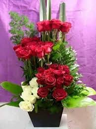 Flores para mi amor mujer con flores flores bonitas flores rosas rosas rojas flores exóticas uñas de acrilico elegantes rojo pasion jardim de rosas rosas rojas flores rosadas tarjetas de cumpleaños ramos arreglos florales. Arreglo Floral Arreglos Florales Arreglos Florales Modernos Arreglos Florales Sencillos