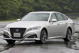 レクサスlsのプラットフォームとカムリのエンジンを使い回しコストダウンした新型 クラウン トヨタ 新型 トヨタ カムリ セダン