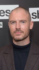 Wann kommt staffel 17 von greys anatomy raus und werden alle folgen aufeinmal raus kommen oder nacheinander. Shameless Star Bald In Grey S Anatomy Zu Sehen