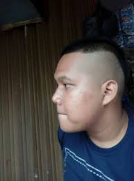 Drizzy even now and again joins a section in his hair for a more one of a kind look. Rizki A Nurcholis On Twitter Drake Hairstyle Hotline Cut Style Me