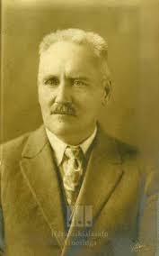 2002_52_Skegg_00002-small.jpeg?d0dd2e4371c3934beab19427d1b874b7