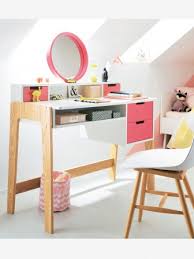 Etagères, niches et tiroirs pour rangements de jouets et de jeux. Bureau Enfant Amenager Un Espace De Travail Dans La Chambre D Un Enfant Bureaux Pour Enfants Un Max D Idees