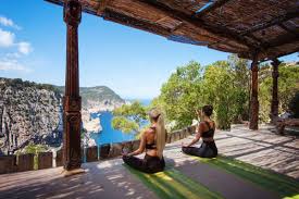 Rayette heeft fantastische yoga lessen en massages gegevens tijdens mijn retreat op ibiza. Yoga In Ibiza