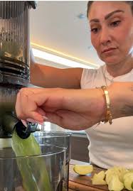 Refreshing Green Juice Recipe: Celery, Cucumber, and More