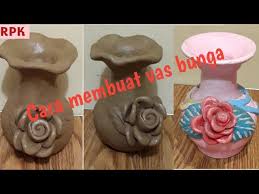 Vas bunga yang ditaruh di atas meja biasanya berbentuk ramping, karena untuk menghemat tempat agar tidak terlalu memakan area di atas meja. Vas Bunga Dari Tanah Liat Gucci Vas Ceramic By Clay Youtube