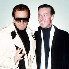 Halston took an interest in sewing from his mother, and from an early age he showed a special interest in making hats. Rvgaojva 7tmgm