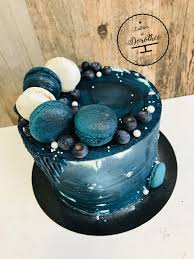 Drip Cake Bleu Nuit Et Blanc Cake Design Decoration Gateau Dessert