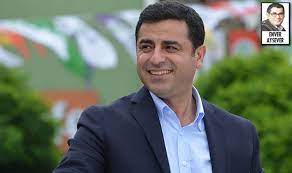 Selahattin demirtaş'ın 2 erkek 4 kız olmak üzere toplamda 7 kardeşler. Selahattin Demirtas Akp Secmeni Bile Oteki