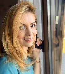 Подписчиков, 672 подписок, 775 публикаций — посмотрите в instagram фото и видео simona gherghe | tv host (@simgherghe). Simona Gherghe Revine In Televiziune Va Prezenta Emisiunea Mireasa La Antena 1