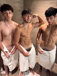 Braden enticing on Twitter - big cock poised to explode