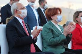 Kemal kılıçdaroğlu, 3 kasım 2002 milletvekili genel seçimleri ile cumhuriyet halk partisi i̇stanbul milletvekili olarak meclis'e girdi. Kemal Kilicdaroglu Ve Meral Aksener Uzun Bir Sure Sonra Ayni Kursude Bursada Bugun Bursa Bursa Haber Bursa Haberi Bursa Haberleri Bursa