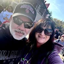 American Eagle's “great jeans” advertising campaign with actor Sydney  Sweeney is at the center of the latest political firestorm online, drawing  accusations of racial undertones in its messaging. NBC News' Angela Yang