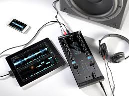 Its nearly impossible to load any usable music onto the decks and there is no music provided with the app. Ni Traktor Kontrol Z1 Kleiner Dj Mixer Fur Ipad Djs Etc Recording De